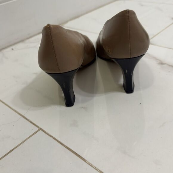 Etienne Aigner Black and Brown Heels Classic Elegance Great Conditio Kitten Heel - Picture 3 of 5